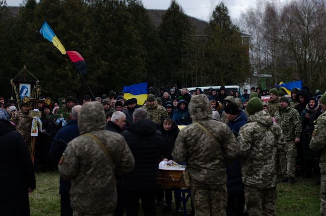 На Шепетівщині прощались із загиблим захисником Денисюком Петром Васильовичем