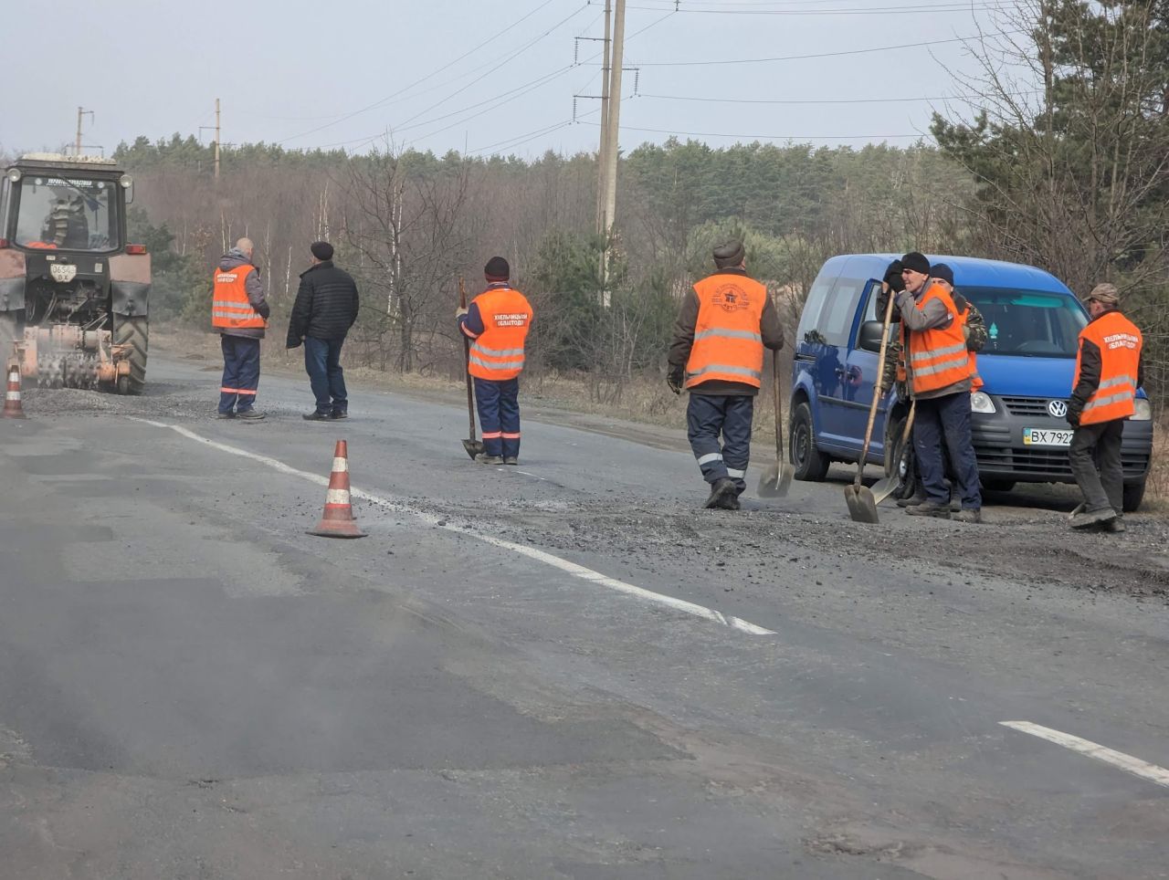 На автодорогах Шепетівського району розпочали ліквідацію вибоїн