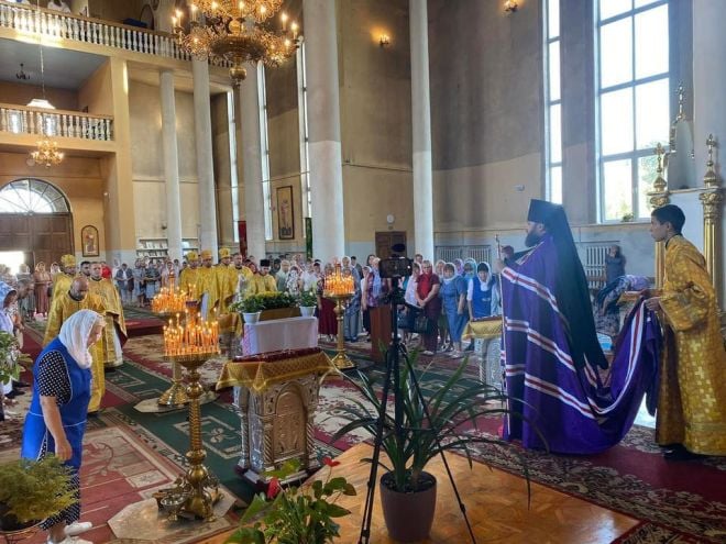 Керуючий Хмельницькою єпархією разом із шепетівчанами молився за Україну, її народ та військо