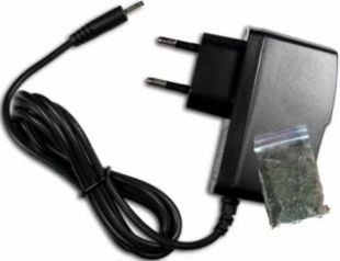 Наркотики сховав в середині зарядного пристрою мобільного телефону