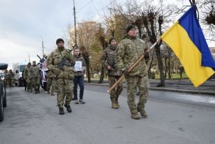 Став у ряди Небесного війська поряд з братом: у Шепетівці прощались із Юрієм Гринем