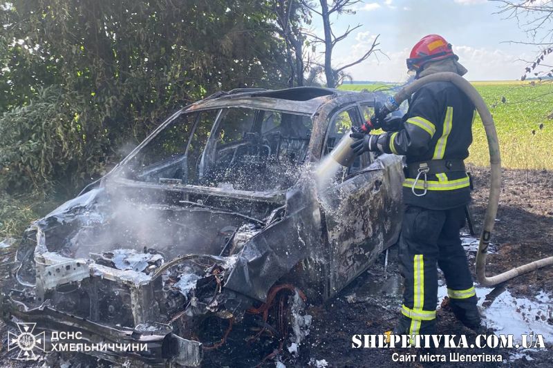 Минулої доби на Шепетівщині горів автомобіль та сміттєзвалище