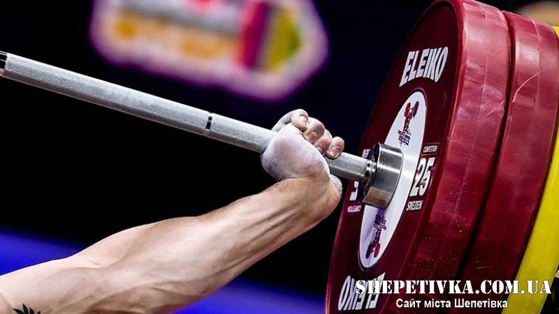 Вихованці Шепетівської КДЮСШ здобули нагороди чемпіонату області з важкої атлетики