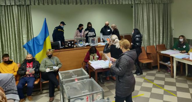 Голосування відбулось без вагомих порушень, але з рекордно низькою явкою