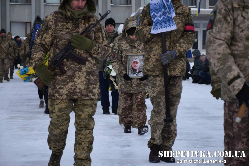 Шепетівська громада прощалася зі старшим сержантом Вадимом Беляком