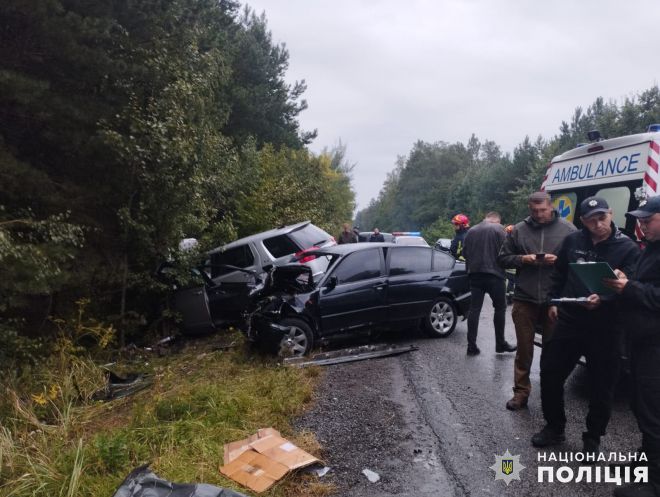 Трагічне ДТП неподалік Цвітохи забрала життя двох людей, ще 5 госпіталізували