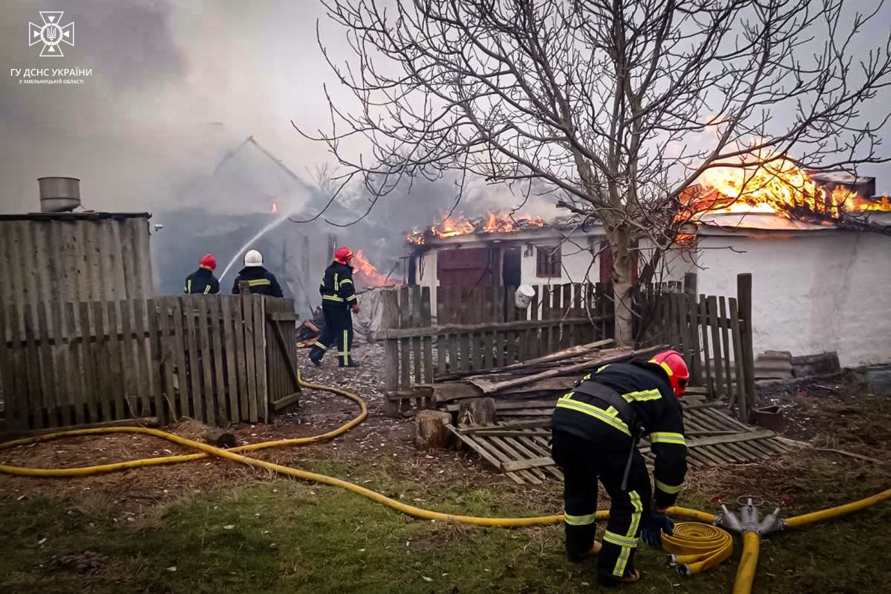 Протягом минулої доби на Шепетівщині вогнеборці ліквідували 3 пожежі