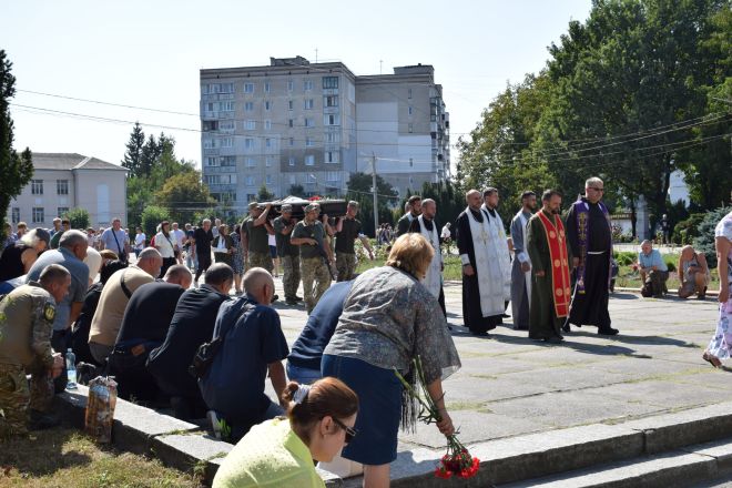 Шепетівська громада провела в останню дорогу воїна Кушніра Віталія