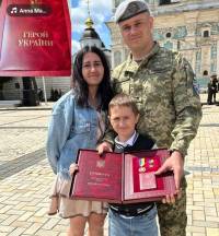 Президент вручив орден «Золота Зірка» захиснику із Шепетівщини