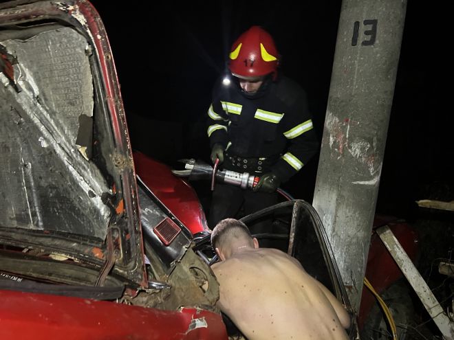 Внаслідок ДТП загинула жінка, іншу довелось деблоковувати гідравлічним обладнаннням