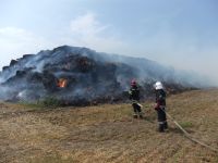 На Шепетівщині ймовірно через підпал горіли тюки із соломою