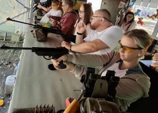 У Шепетівці молодь змагалася у вправності стрільби з пневматичної зброї