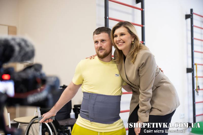 Олена Зеленська відвідала Хмельниччину: підтримка молоді, реабілітація ветеранів, реформа шкільного харчування