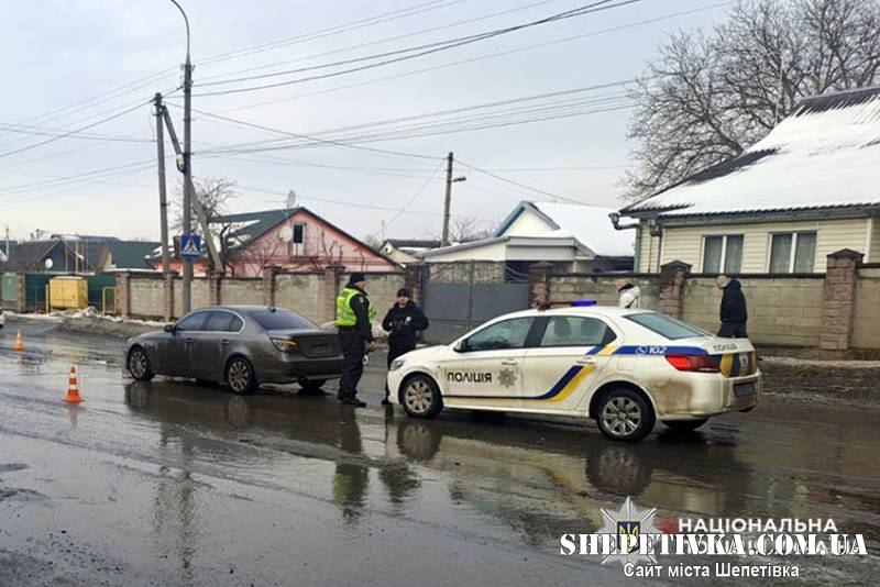 ДТП у Шепетівці: 20-річний юнак на елітній іномарці збив дідуся
