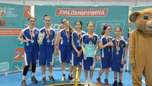 Команда баскетболісток шепетівського ліцею №1 здобула перемогу на обласній лізі