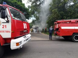 Неподалік автовокзалу горів міський автобус