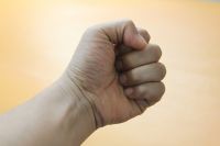 Двох славутчан судитимуть за побиття відвідувача кафе