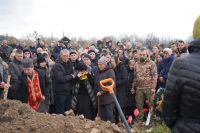 Без батька залишилося три доньки. У Сатанові прощались із воїном родом з Шепетівки