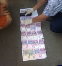 Начальника відділення Шепетівської виправної колонії затримали на хабарі