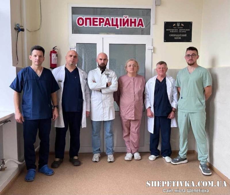 Унікальна операція у Шепетівці: хірурги одночасно усунули важку патологію та видалили 25 кг надлишкових тканин