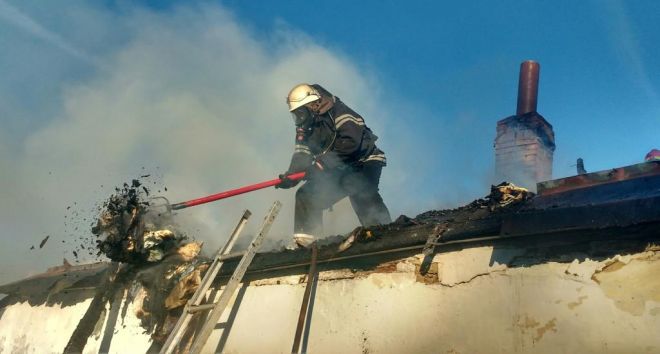 На Шепетівщині пожежники врятували людину