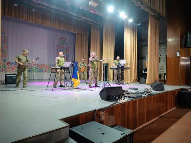Артисти 65 окремої механізованої бригади «Великий Луг» виступили в Шепетівці з концертом