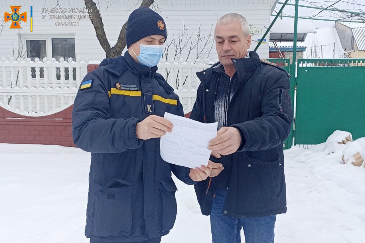 Шепетівські рятувальники інформували громадян щодо ймовірних небезпек у власних оселях