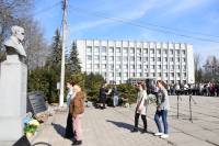 У Шепетівці відбулось урочисте покладання квітів до погруддя Кобзаря