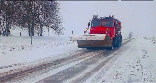 Мокрий сніг та ожеледиця: який стан проїзду автошляхами Хмельниччини