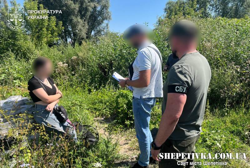 СБУ спіймали «на гарячому» студентку, коли вона закладала вибухівку біля залізничної колії