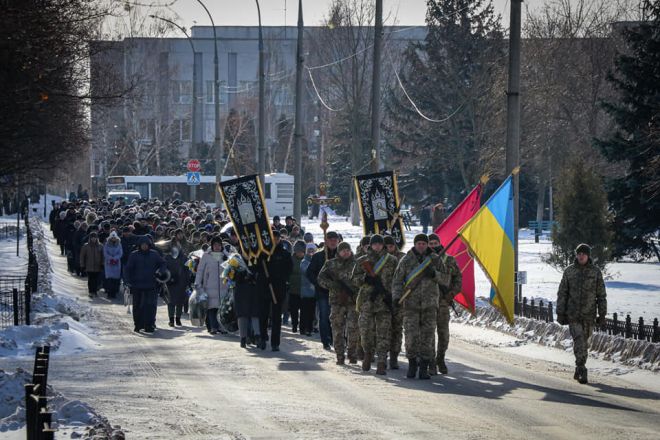 Нетішинська громада віддала останню шану солдату Володимиру Відруку