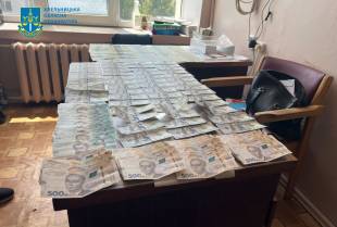 Під час обшуків знайшли 5,5 млн грн: травматолог організовував інвалідність ухилянтам