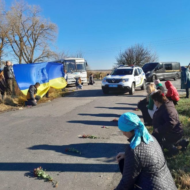 У селі Радісне сьогодні було не радісно: ховали захисника Апаріна Богдана