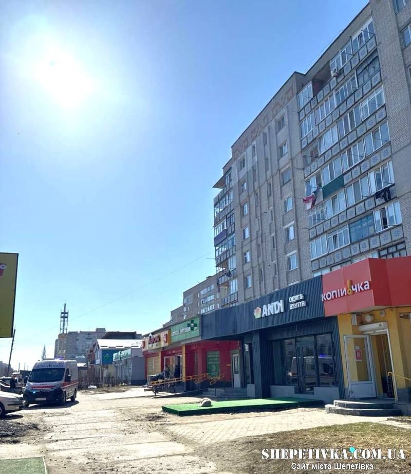 Трагедія на проспекті Миру: з даху дев'ятиповерхівки впав підліток