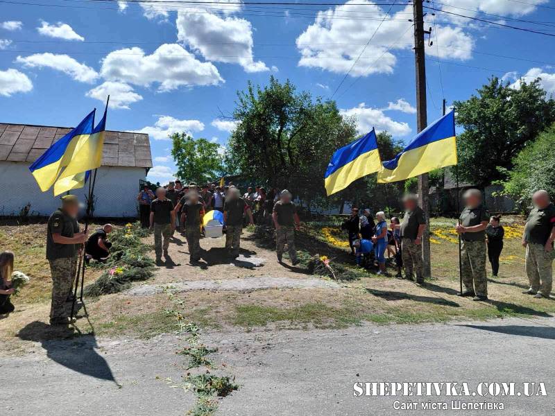Йому назавжди 22: у Полонській громаді попрощалися із старшим солдатом Владиславом Циртом