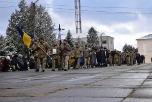Шепетівка в жалобі: до лав Небесного війська провели В’ячеслава Ковтонюка