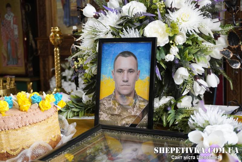 Назавжди 34: у Славуті провели в останню путь морпіха Романа Данилюка