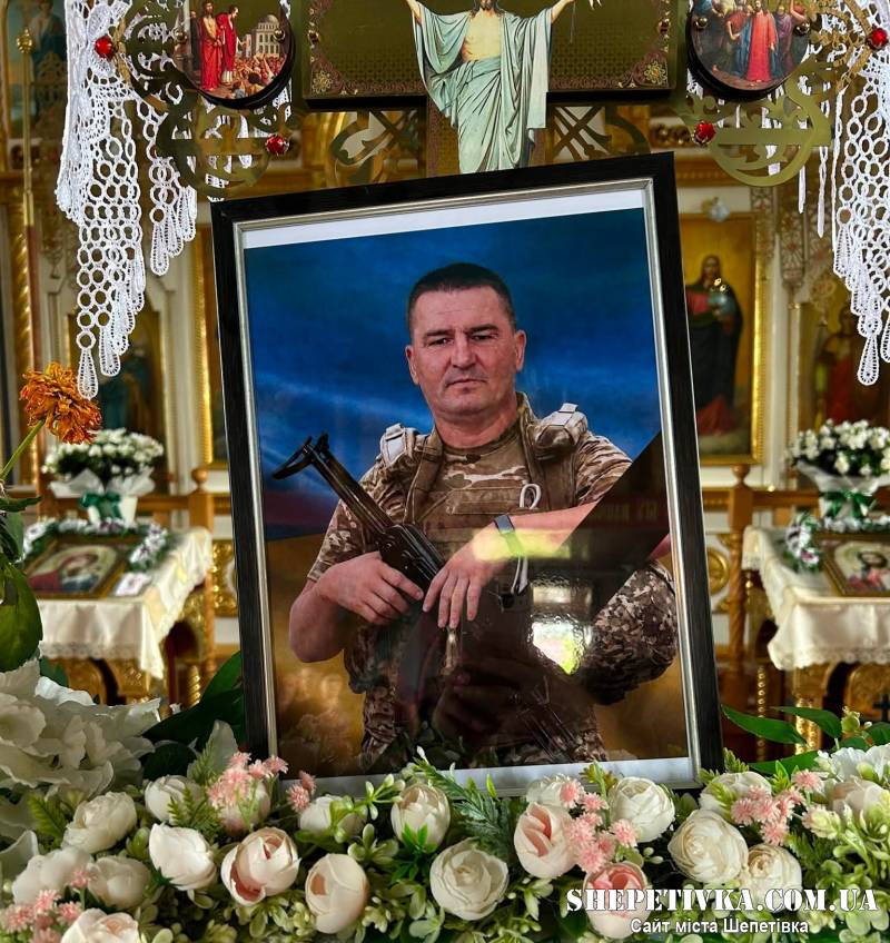 12 років присвятив захисту Батьківщини: Крупецька громада попрощалася з полеглим десантником Олександром Черешневим