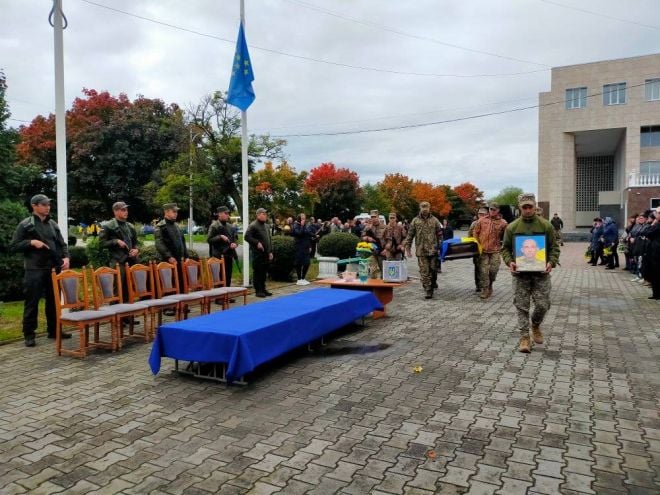 У Нетішині прощались із героєм-захисником Юрієм Бацаном