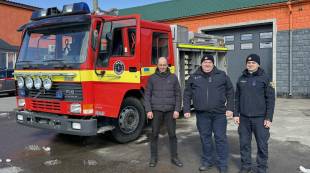 Шепетівська громада отримала пожежний автомобіль від шведського міста-побратима Карлскуга