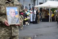 Невимовний біль втрати: Шепетівка провела в останню земну дорогу Івана Сторожука