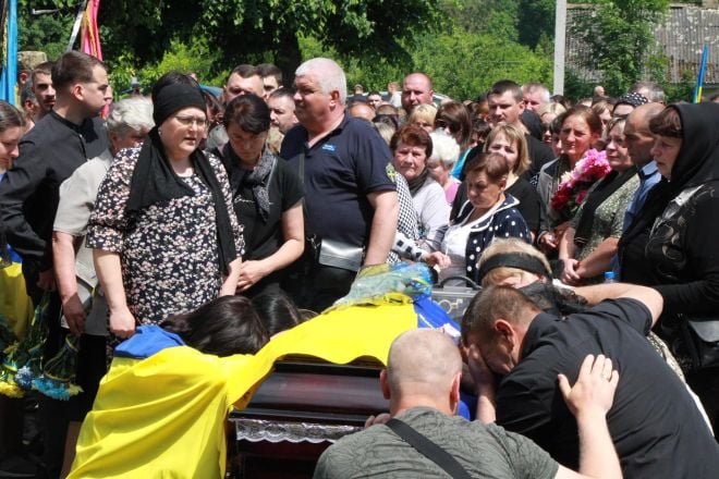 20 років не просто жив, а творив історію: на Шепетівщині прощались із воїном Богданом Паращуком