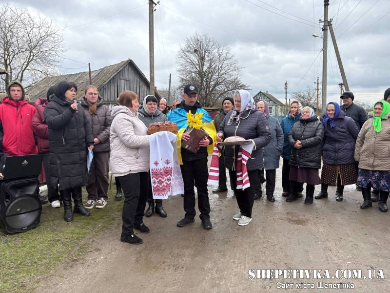 Сльози радості у Ганнополі: додому з полону повернувся захисник Віктор Гаптар