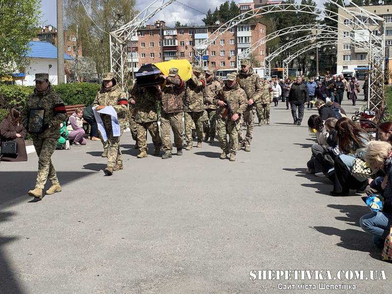 Повернення через 20 місяців невідомості: у Славуті попрощалися із Сергієм Хільчуком