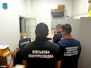За 9000 доларів «вирішувала питання»: ексдружині посадовця обласного військкомату повідомили про підозру
