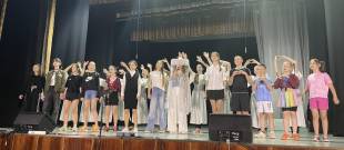 Театр-студія «Дивовижні» представила свою нову виставу
