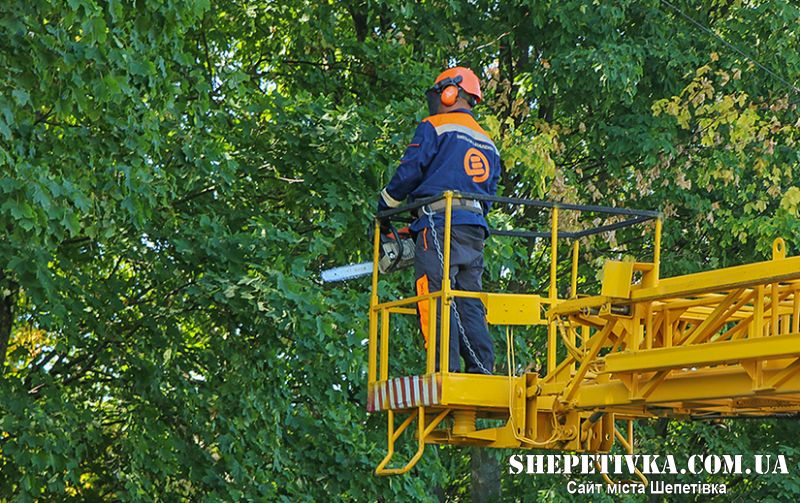 Шепетівський РЕМ показав як готується до осінньо-зимового періоду