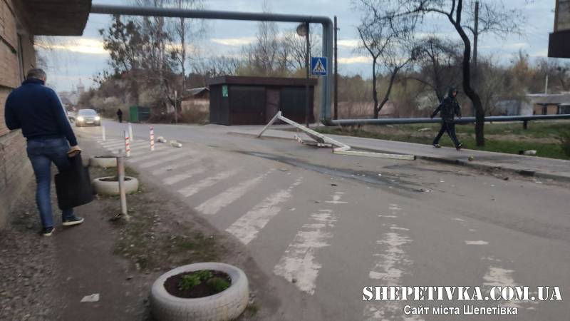 У Шепетівці «демонтували» арку на вулиці Дзявульского