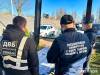 12 000 доларів за працевлаштування та бронь від служби: поліцейські викрили двох спільників