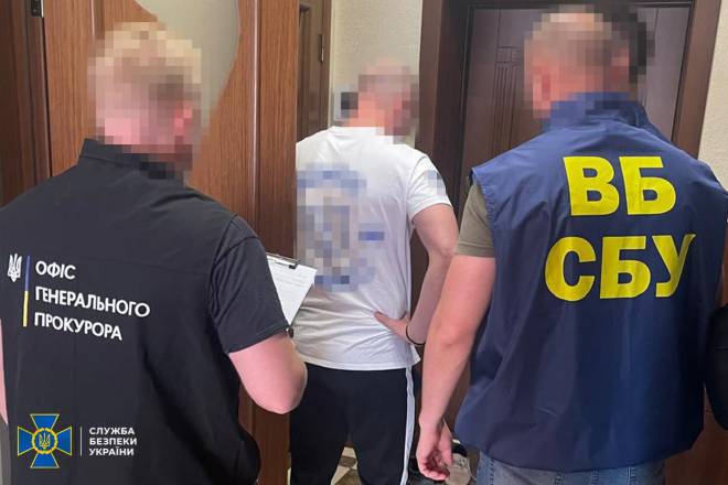 «Відкат» 5% на дорогах: заступника голови Хмельницької ОВА та посадовців викрили на хабарі в 1,1 мільйона гривень